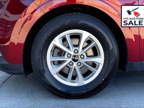 Certified 2024 Kia Carnival LX image 8
