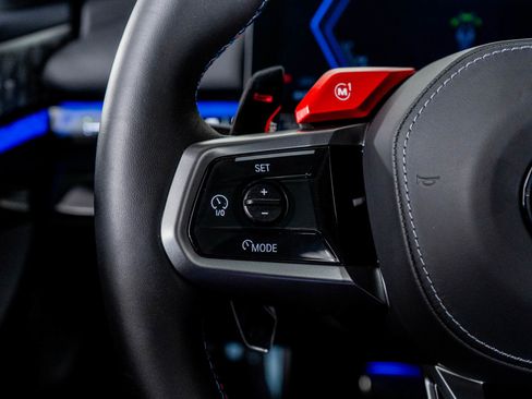 Used 2025 BMW M5 w/ Executive Package image 51