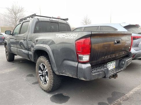 Used 2016 Toyota Tacoma TRD Sport image 2