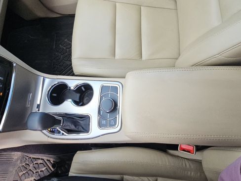 Used 2019 Jeep Grand Cherokee Limited AWD/4WD image 18