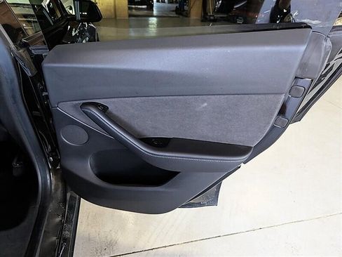 Used 2021 Tesla Model Y Long Range AWD/4WD image 29