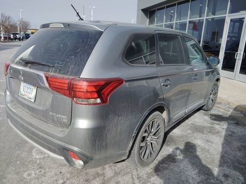 Used 2016 Mitsubishi Outlander SE image 5