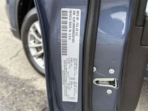 Used 2021 Jeep Cherokee Latitude Lux w/ Comfort/Convenience Group image 16