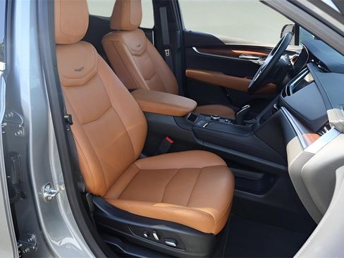 New 2025 Cadillac XT5 Premium Luxury image 18