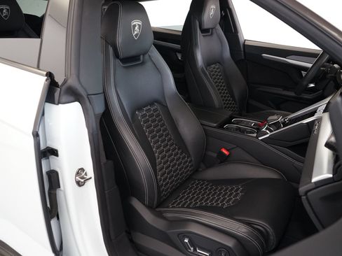 Used 2019 Lamborghini Urus AWD/4WD image 19