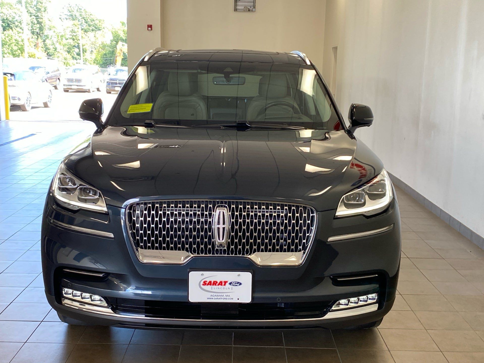 Used 2023 Lincoln Aviator Reserve w/ Equipment Group 201A AWD/4WD image 3