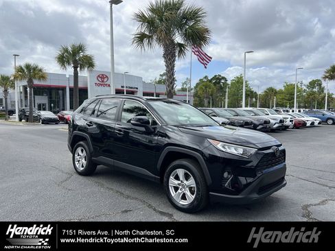 Used 2020 Toyota RAV4 XLE image 1