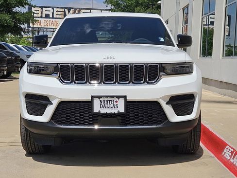 New 2026 Jeep Grand Cherokee Laredo RWD image 5