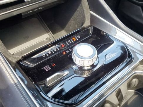 Used 2023 Jeep Wagoneer L 4WD w/ Premium Group I image 21