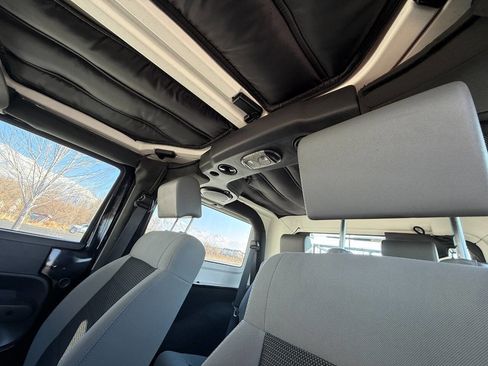 Used 2010 Jeep Wrangler Rubicon w/ PWR Convenience Group image 29