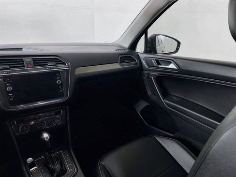 Used 2021 Volkswagen Tiguan SE AWD/4WD image 23