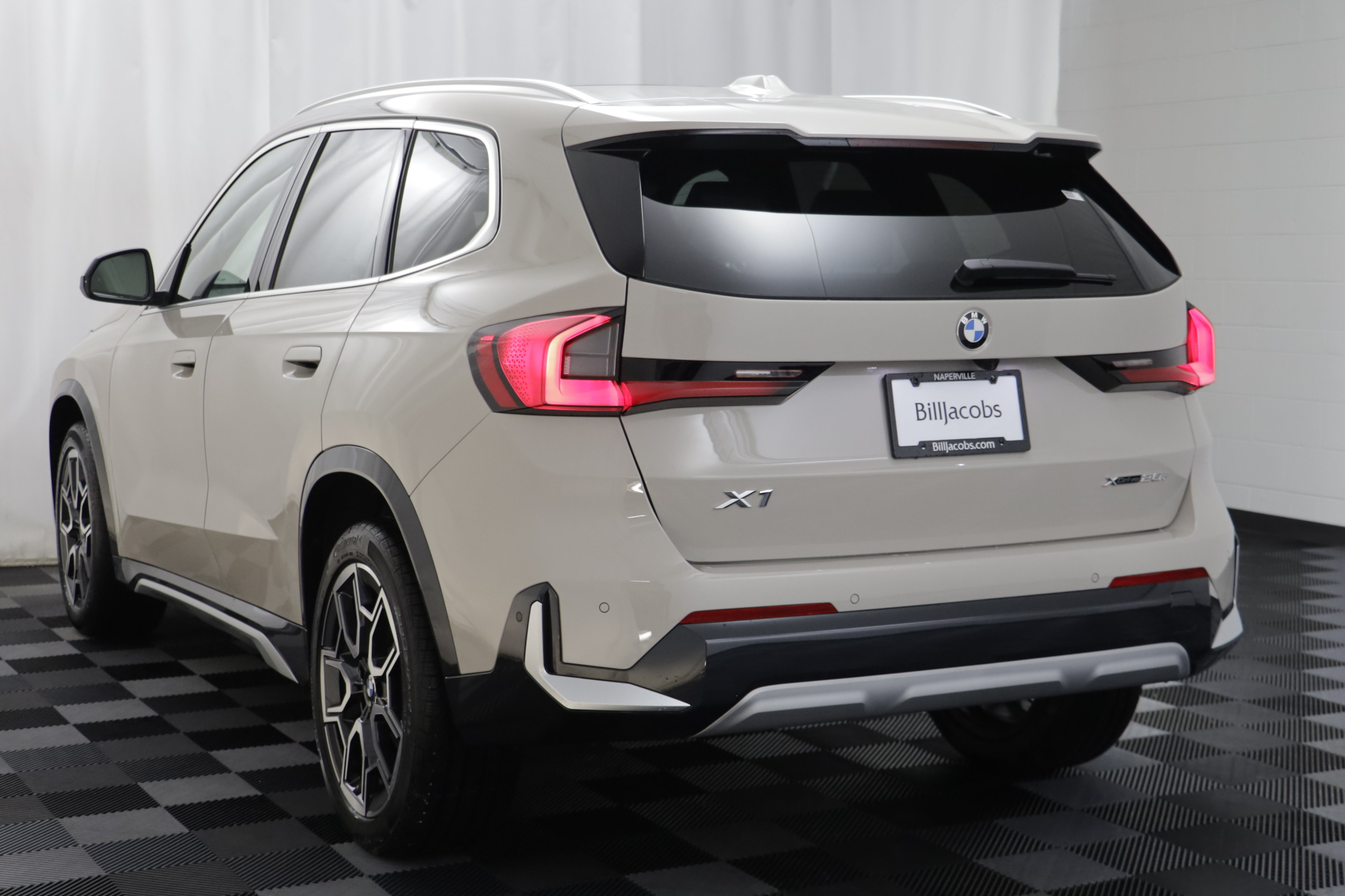 New 2027 BMW X1 xDrive28i AWD/4WD image 15