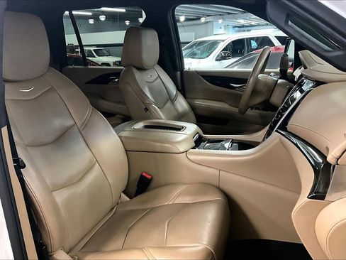 Used 2019 Cadillac Escalade Platinum image 8