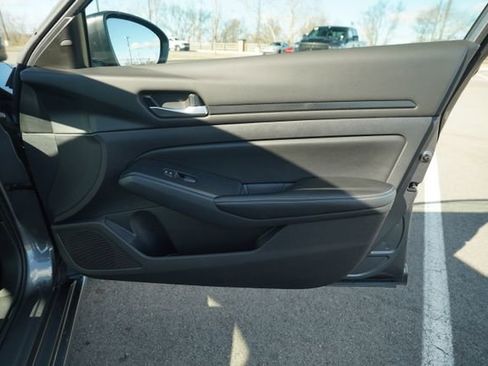 Used 2024 Nissan Altima 2.5 SV image 21
