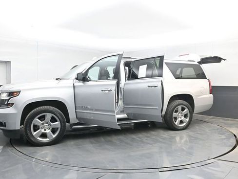 Used 2020 Chevrolet Suburban Premier AWD/4WD image 57