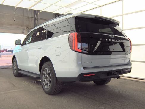 Used 2025 Ford Expedition Active AWD/4WD image 2