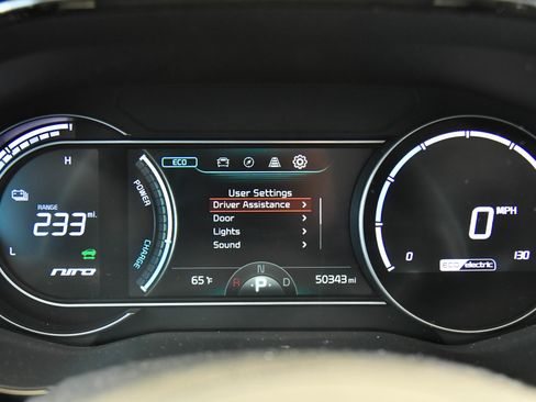 Used 2022 Kia Niro EX Premium FWD image 29