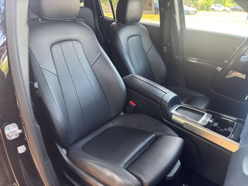 Used 2025 Mercedes-Benz GLB 250 image 38
