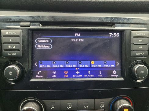 Used 2018 Nissan Rogue S image 25