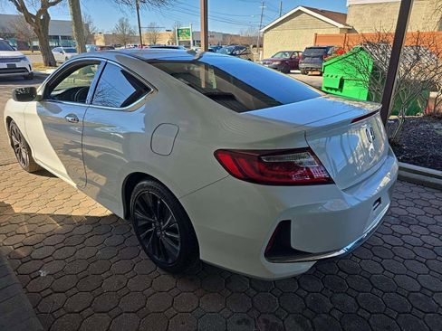 Used 2017 Honda Accord EX image 2