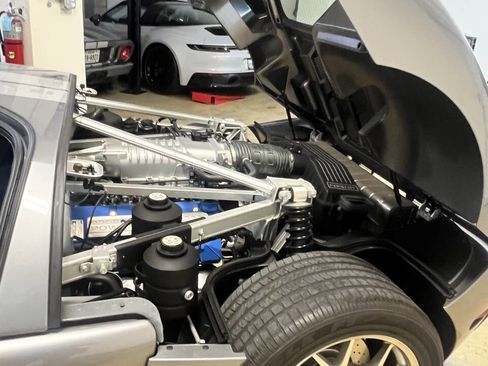 Used 2006 Ford GT RWD image 21
