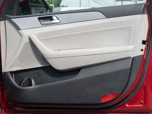 Used 2016 Hyundai Sonata SE FWD image 30