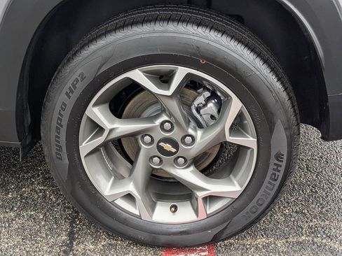 Used 2025 Chevrolet Trax LT w/ LT Convenience Package image 26