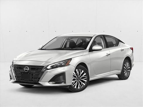 Used 2024 Nissan Altima 2.5 SV image 1