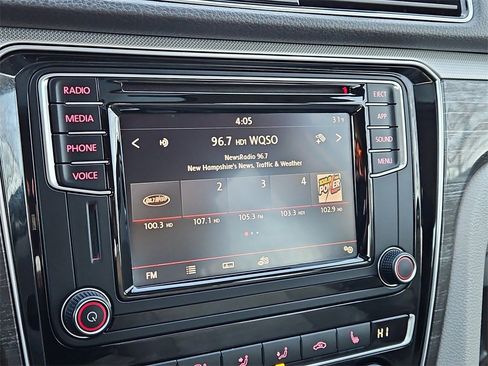 Used 2018 Volkswagen Passat 2.0T SE image 26