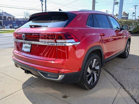 Certified 2025 Volkswagen Atlas Cross Sport SE w/ Panoramic Sunroof Package image 5