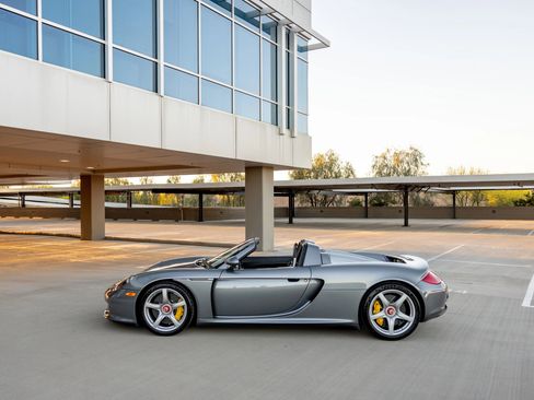 Used 2004 Porsche Carrera GT RWD image 23