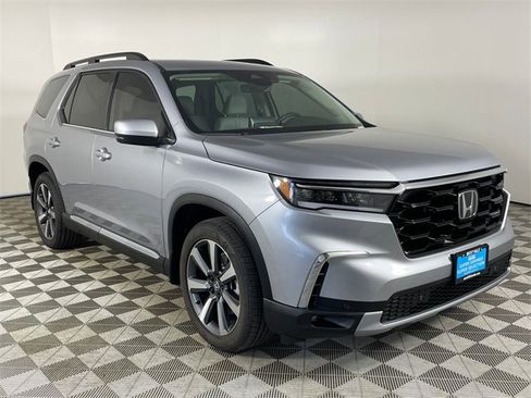 Certified 2025 Honda Pilot Touring image 28