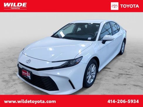 Used 2025 Toyota Camry LE image 1