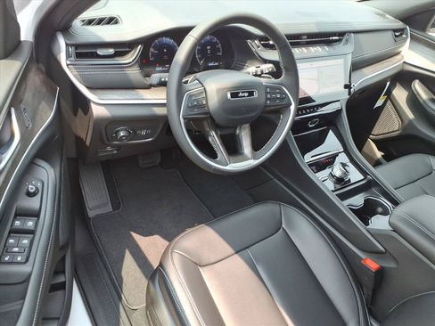 New 2026 Jeep Grand Cherokee Limited AWD/4WD image 19