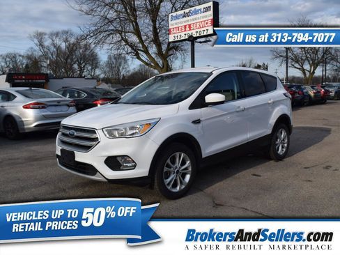 Used 2017 Ford Escape SE image 1