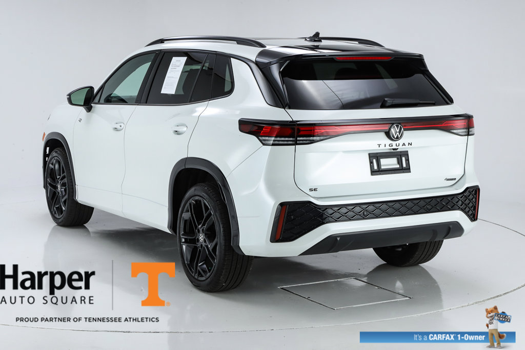 Used 2025 Volkswagen Tiguan SE R-Line AWD/4WD image 46