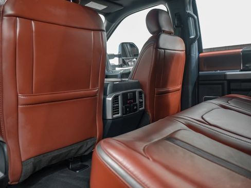 Used 2022 Ford F350 Platinum w/ FX4 Off-Road Package AWD/4WD image 40