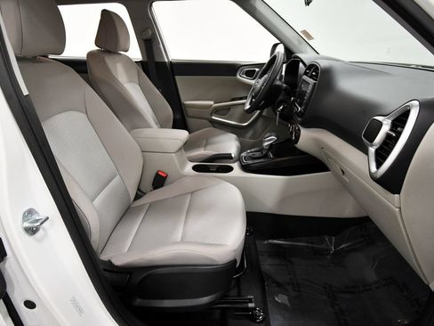 Certified 2025 Kia Soul LX FWD image 17