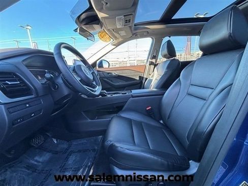 Used 2023 Nissan Rogue SV w/ SV Premium Package image 8