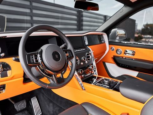 Used 2025 Rolls-Royce Cullinan image 2