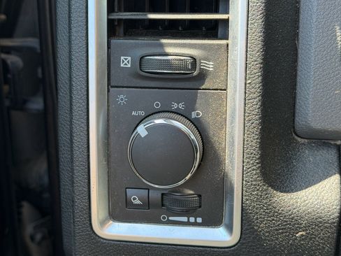 Used 2020 RAM 1500 Classic SLT RWD image 11