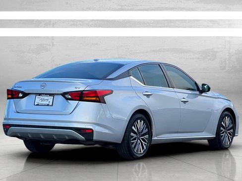 Used 2024 Nissan Altima 2.5 SV image 5