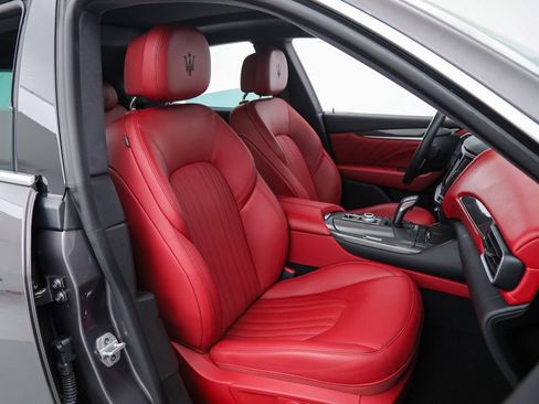 Certified 2023 Maserati Levante GT AWD/4WD image 13