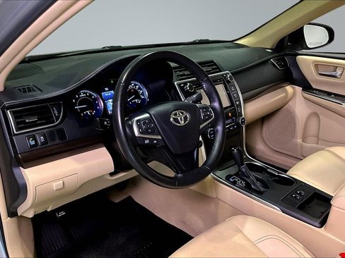 Used 2016 Toyota Camry XLE w/ Moonroof Package image 16