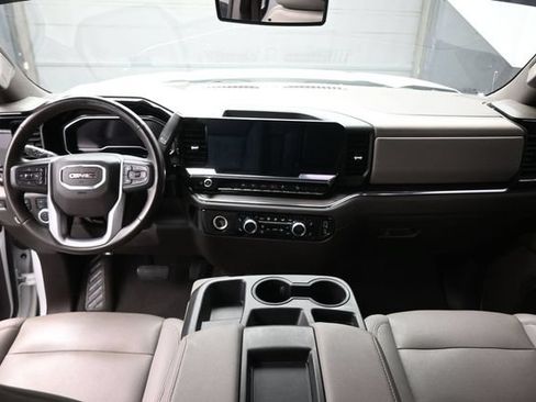 Used 2023 GMC Sierra 1500 SLT w/ X31 Off-Road Package AWD/4WD image 29