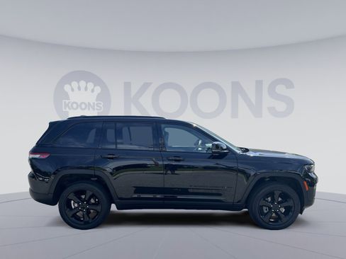 Used 2023 Jeep Grand Cherokee Altitude image 17