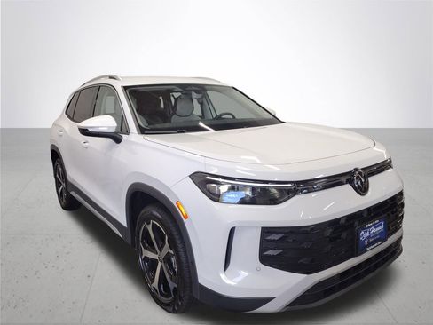 New 2025 Volkswagen Tiguan SE image 4