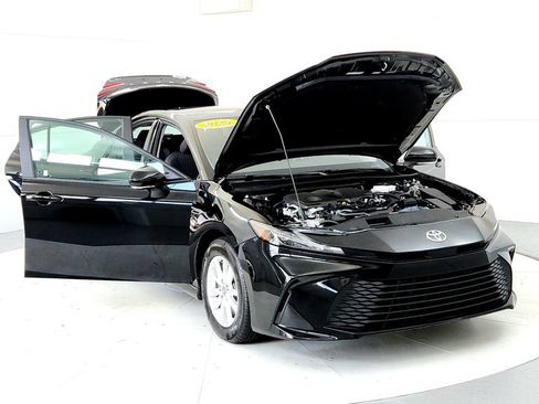 Used 2025 Toyota Camry LE FWD image 9