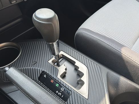 Used 2015 Toyota RAV4 XLE FWD image 23