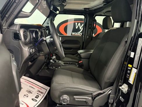 Used 2023 Jeep Gladiator Sport image 11